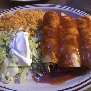 first time trying the Yolandas (three shredded chicken enchiladas). Really fresh and tasty!