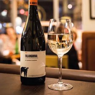 "Falanghina", a white wine from the Campania region in southern Italy. Flowery nose, fruitful, citrus aromas, with mineral overtones.