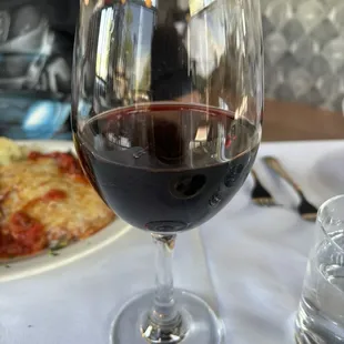 Chianti. Very good. Nice pour.