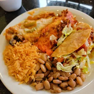 Some of the food options during the lunch buffet so good I love the crunchy tacos