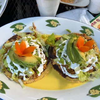 28. Tostadas de Tinga Especialidad