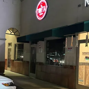 Incorrect hours. Closed at 8:07pm when states they are open until 9pm!!!!!!