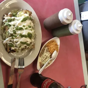 Flutá with side rice and beans