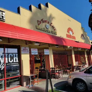 the outside of a restaurant