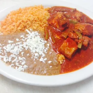 Costillas de Puerco (pork ribs served with rice and beans)
