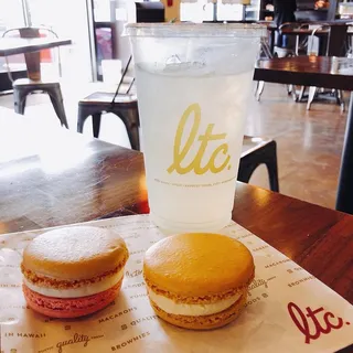 Macaron Lilikoi
