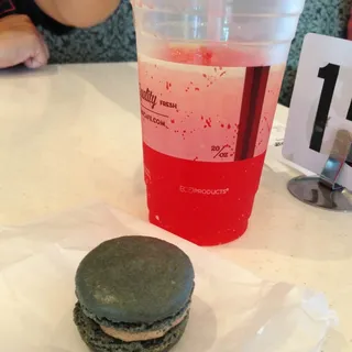 Macaron Cookies and Cream