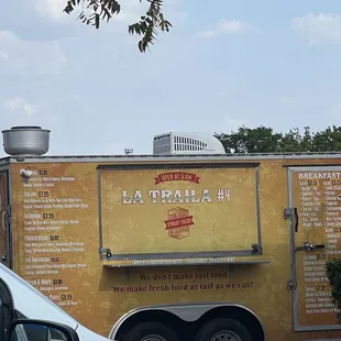 view of the food truck (closed at time of picture) from out front of the gas station it shares a lot with