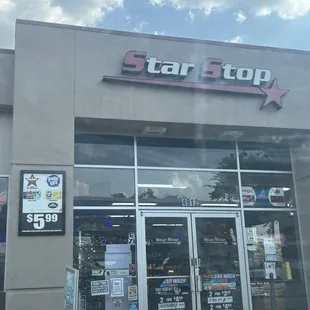 Star Stop gas station entrance --- which is to the right/behind where the food truck is parked beside it