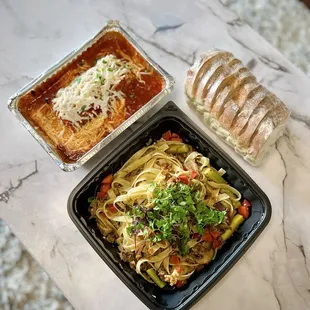 The vegan fettuccine and vegan lasagna (instagram: jax.vegan.eats)