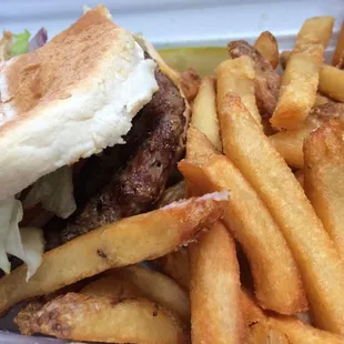 Cheeseburger deluxe.