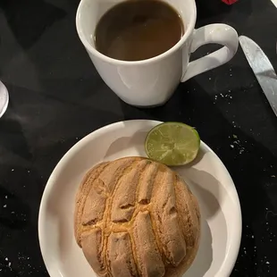 Cafe de Olla y Concha con chocolate !  Excellent!