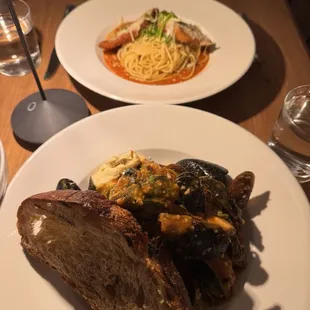 Mussels &amp; chicken parmesan