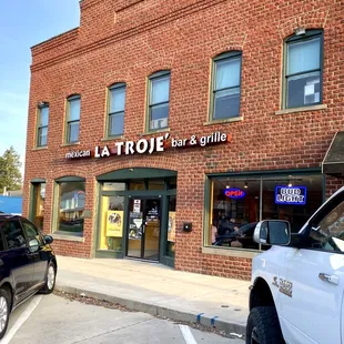 La Troje Bar &amp; Grille