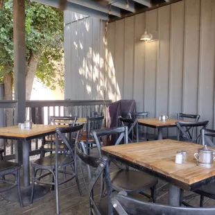 Cute covered patio.