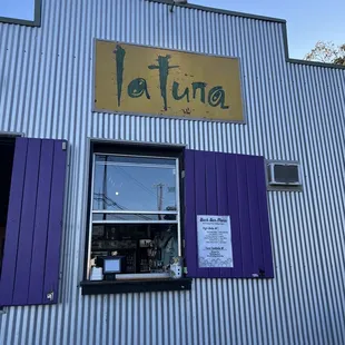 the outside of the restaurant