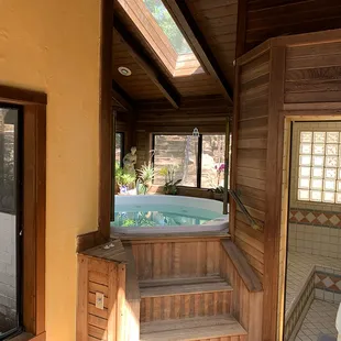 Indoor Sauna &amp; Jacuzzi