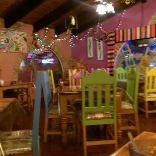 Great decor, nice colors