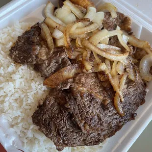 The Bistec Lomo Super Grande (Large rib eye steak) with cebollas (onions) y Plantains (bananas). Still Muy bueno (very good)!! (!!)