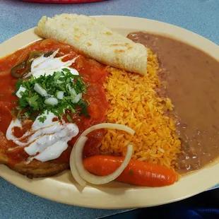 Los chiles rellenos están deliciosos y incluye tortillas hechas a mano!  Todo esto por sólo  $7.50!