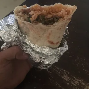 Hard to find a good asada burrito! This one is so tasty and with the right amount of meat frijoles and stuff.