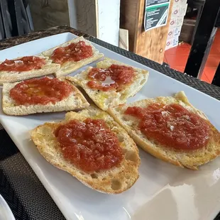 Pan con Tomate