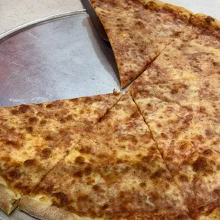 Plain cheese pizza pie