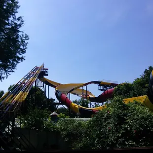 Lift hill and layout. Note the U-shaped halfpipe track!