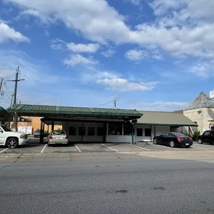 a parking lot with cars parked in front of it