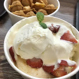 Strawberry Soufflé pancakes  &amp; mini Taiyaki in the back