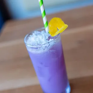 dessert, drink