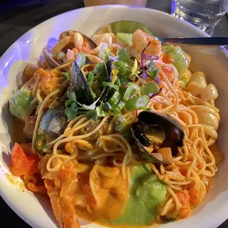 Tallarines con Mariscos Family