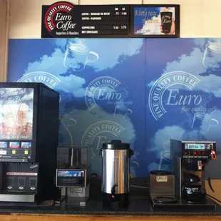 They sell coffee, Té de canela, Mocha/Vanilla cappuccino, Avena, Champurrado, Hot chocolate