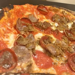 Speciale Pizza sans mushrooms, onions, and peppers