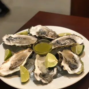 DELICIOUS and fresh oysters, a bit dirty from shucking but that's part of eating oysters