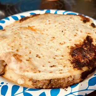 Barbacoa mixta with queso