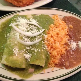 Chicken enchilada with green sauce (spicy sauce)
