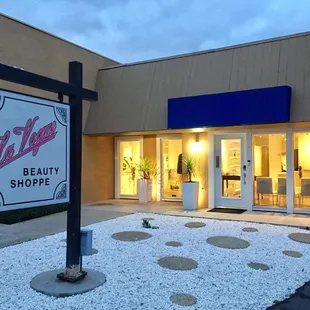 Street view of the Shaw Salon