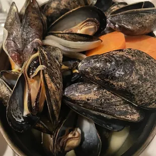 La Moules (Mussels in Mariniere sauce)