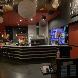 Pizza oven and bar