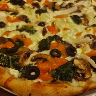 a close up of a pizza