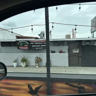 No operating hours listed and the Slice app still said the order was ready for pickup.