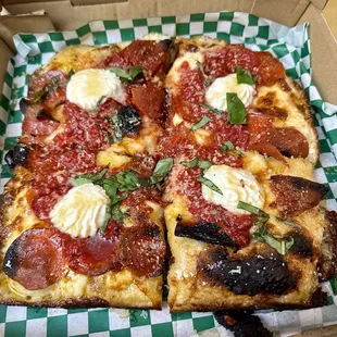 Detroit style, Spicy honey pepperoni chorizo ricotta pizza !