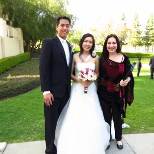 Officiant, Elysia, with beautiful clients at Almansour Court.