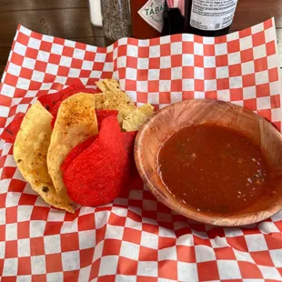Complimentary appetizer of chips (great seasoning) and salsa