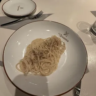 Bucatini Cacio E Pepe