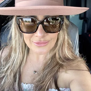 Elizabeth R.