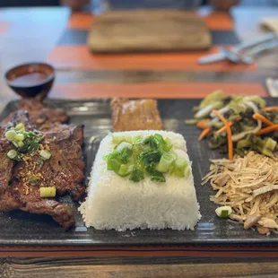 Com Tam Suon Bi, Tau Hu Ky