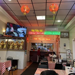 the interior of a chinese restaurant