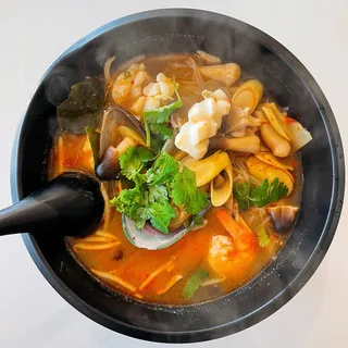 NS6. Tom Yum Seafood Noodles Soup